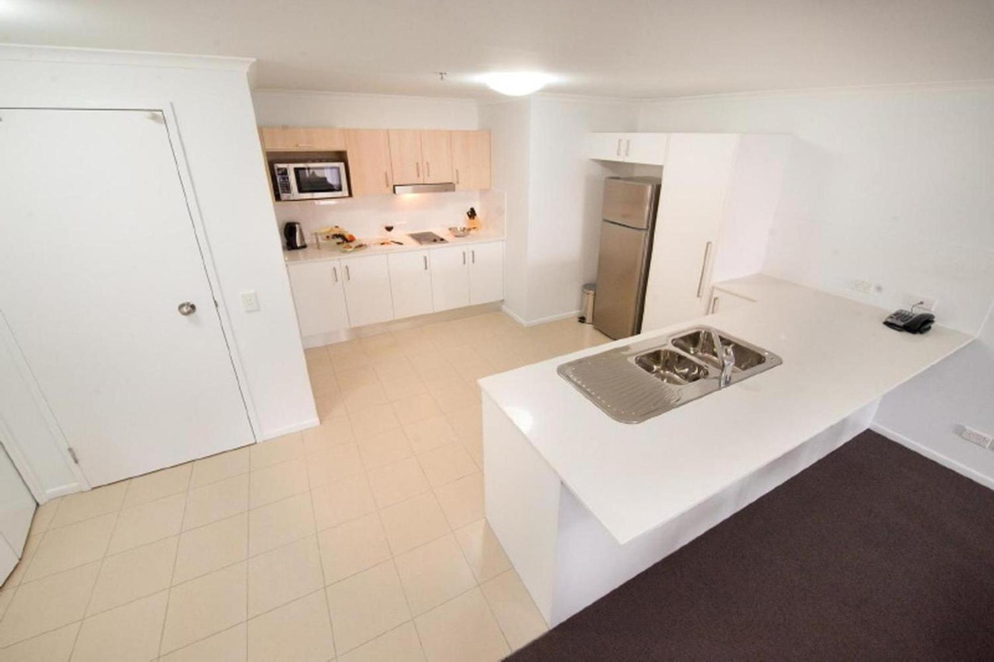 Edge Apartment Hotel Рокхемптън Екстериор снимка