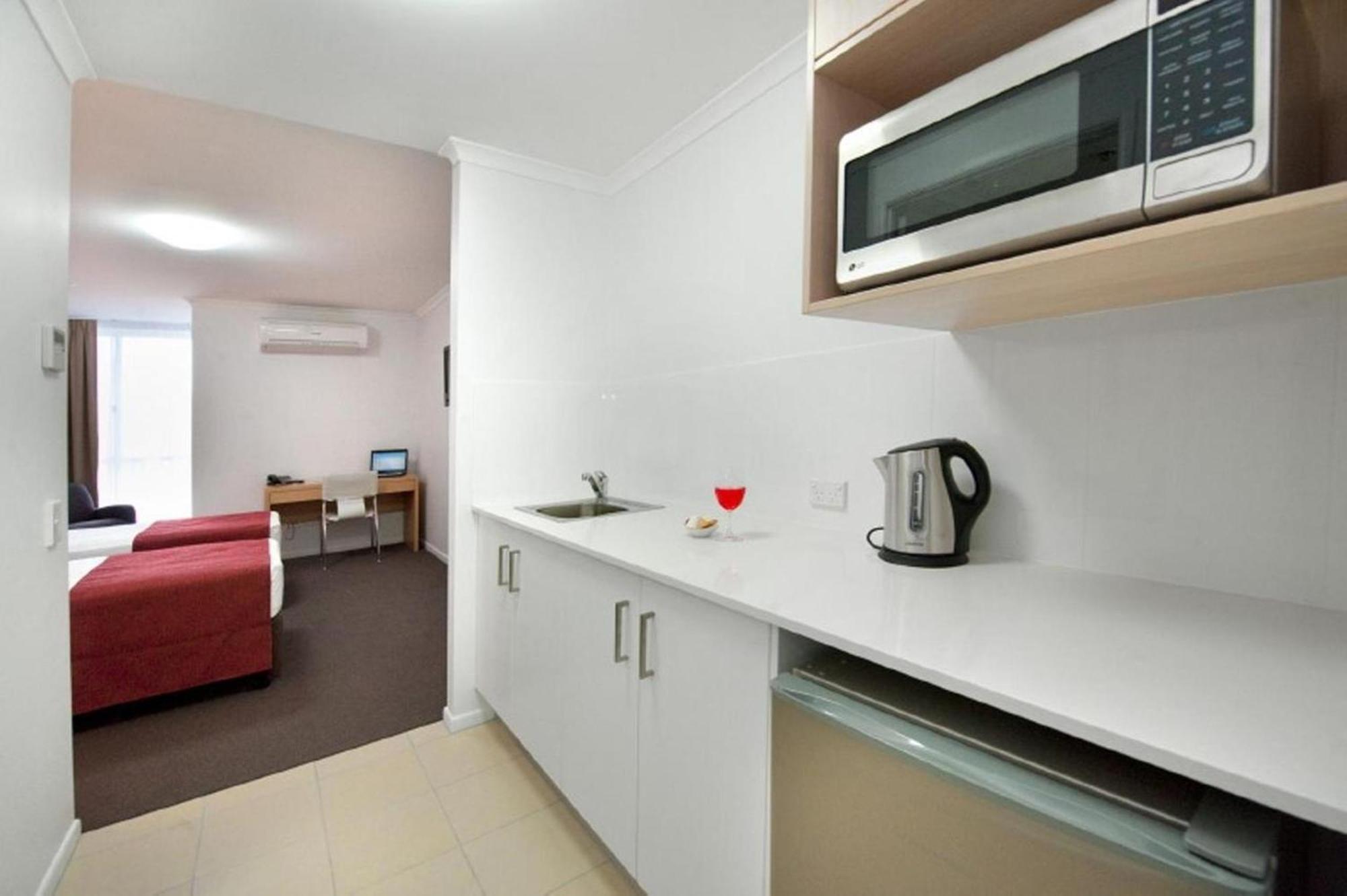 Edge Apartment Hotel Рокхемптън Екстериор снимка